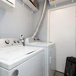 3Bedroom 2Bath Unit Complementary Parking Onsite