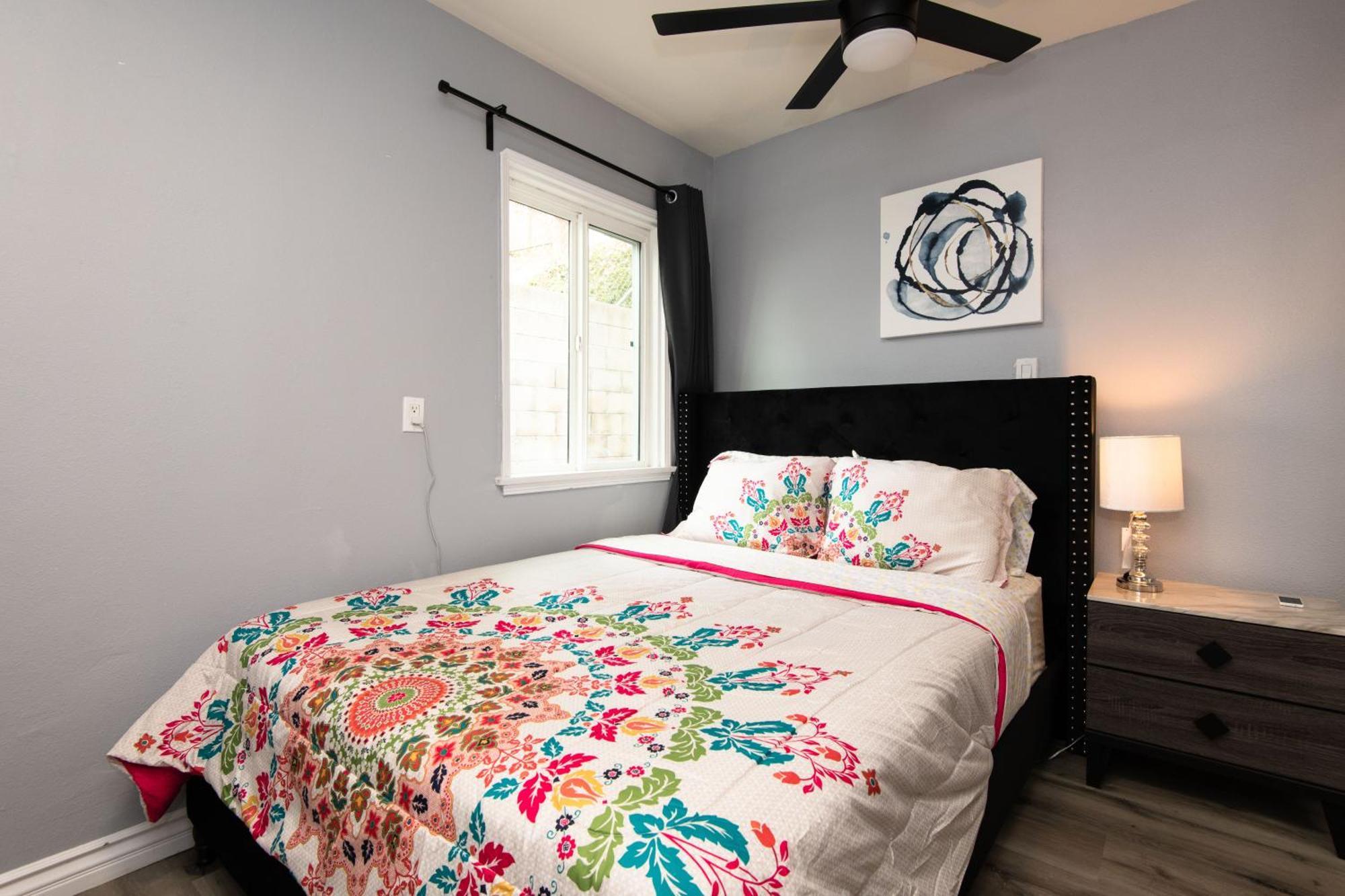 3bedroom 2bath Unit Complementary Parking Onsite * Los Angeles
