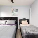 3Bedroom 2Bath Unit Complementary Parking Onsite
