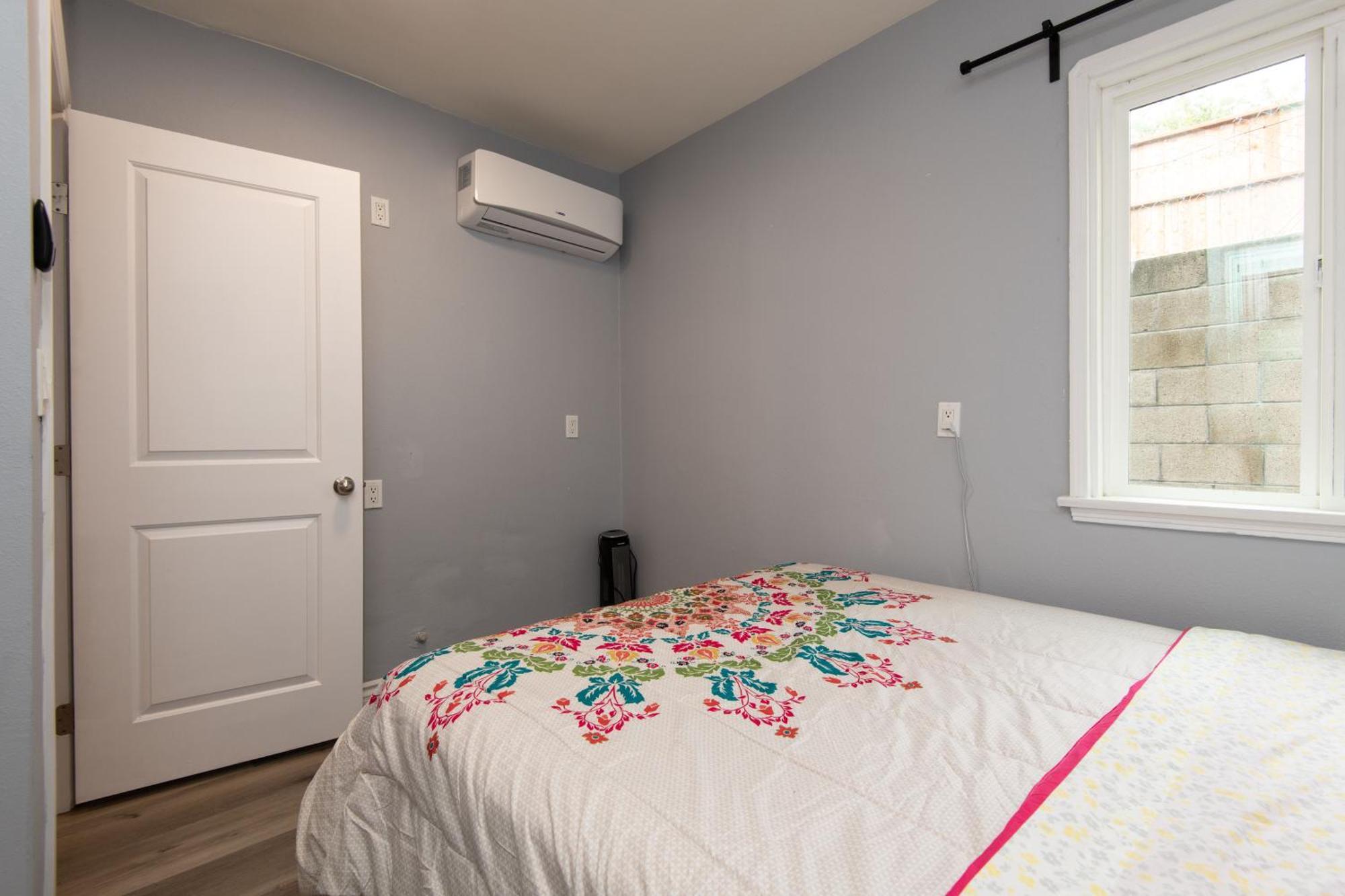 Apartment 3bedroom 2bath Unit Complementary Parking Onsite *