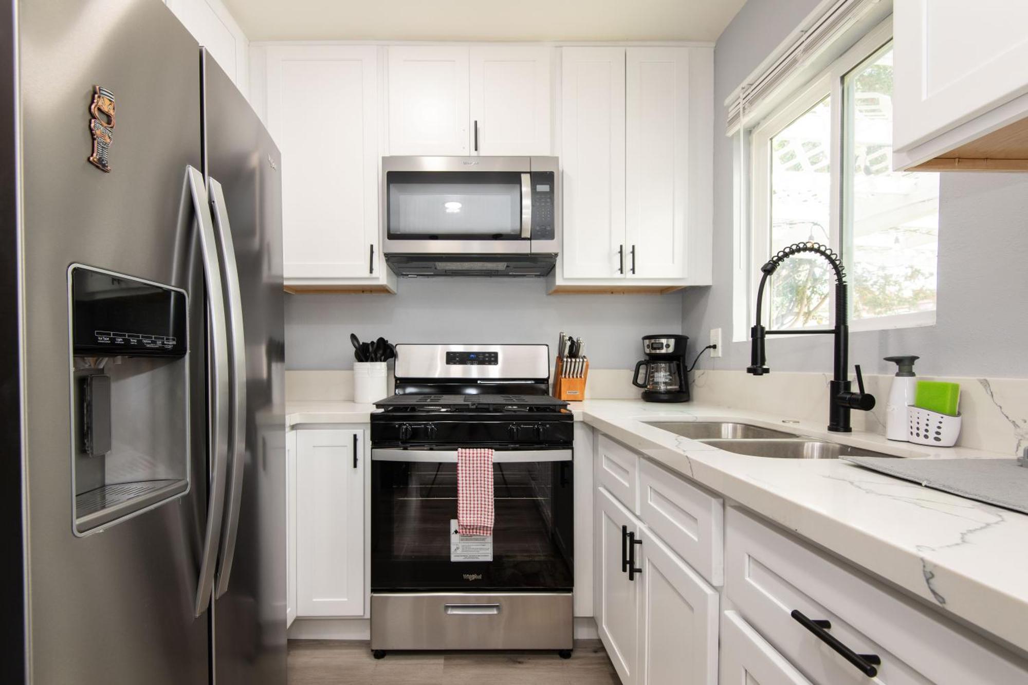 Apartment 3bedroom 2bath Unit Complementary Parking Onsite