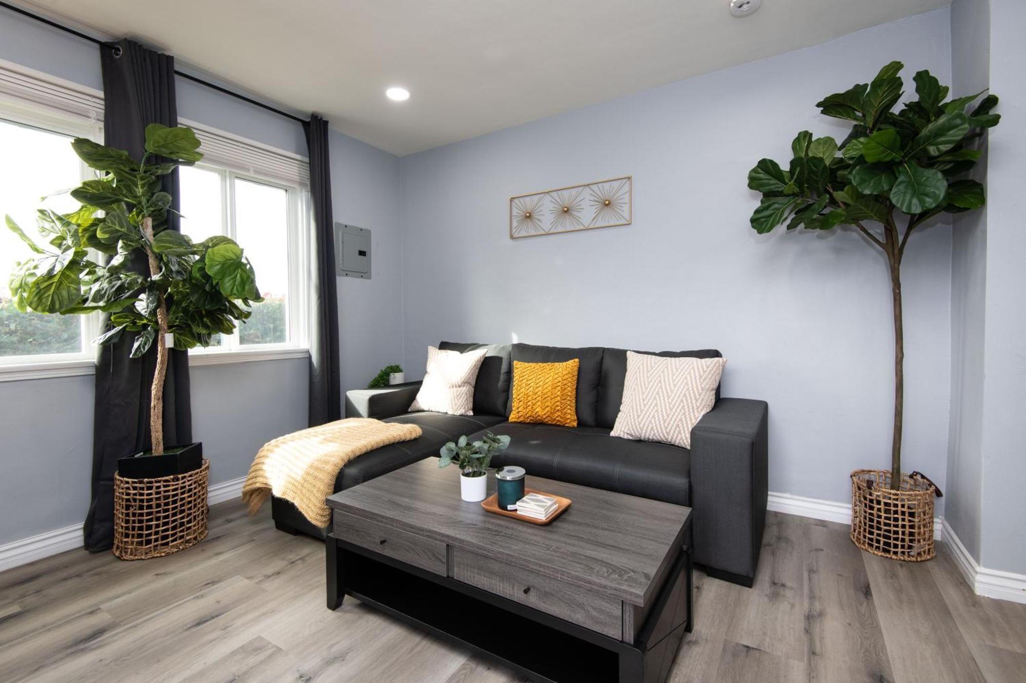 3bedroom 2bath Unit Complementary Parking Onsite Apartment *