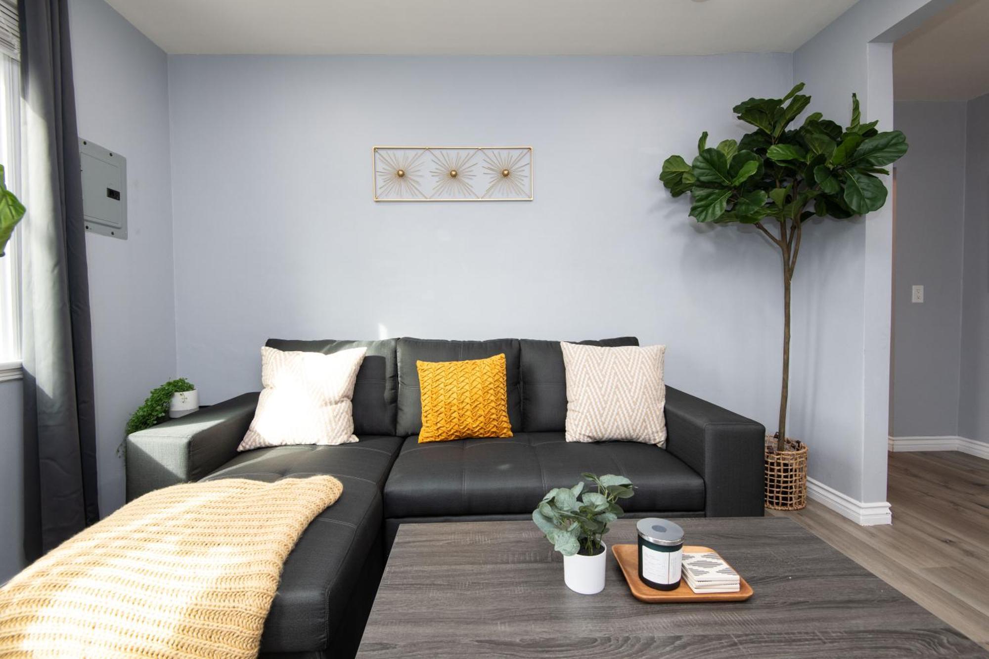 3bedroom 2bath Unit Complementary Parking Onsite Apartment
